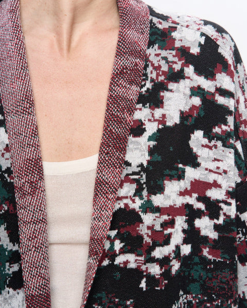 The URUSHI long cotton jacquard kaftan by ZALIVAKO – close-up of the neckline with the dusty rose edge